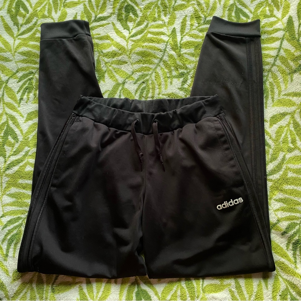 ADIDAS Essentials 3-Stripes Fleece Pants in Black